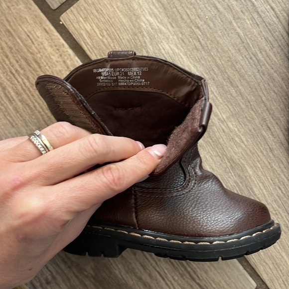 Lot size 5 boots and sneakers - Picture 4 of 6